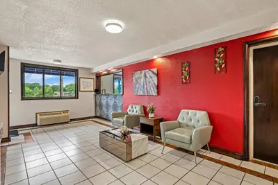Photo 5 - Econo Lodge Charlotte Airport Area