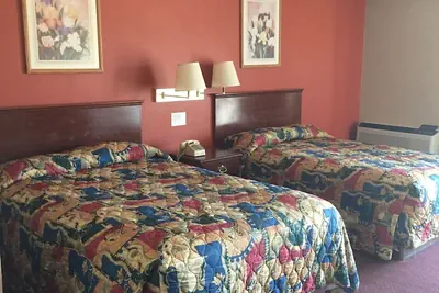 Photo 2 - Red Carpet Inn