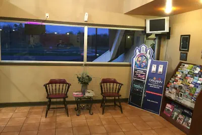 Photo 3 - Red Carpet Inn
