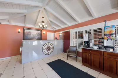 Photo 3 - Clarion Collection Wilkie's Inn Pacific Grove - Monterey