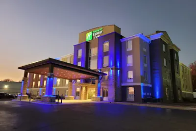 Photo 2 - Holiday Inn Express & Suites Starkville by IHG
