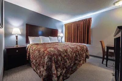 Photo 5 - Economy Inn Auburn