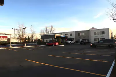 Photo 2 - Economy Inn Auburn