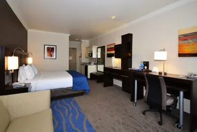 Photo 5 - Holiday Inn Express & Suites Santa Clara by IHG