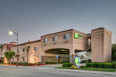 Photo 2 - Holiday Inn Express & Suites Santa Clara by IHG