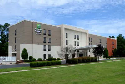 Photo 2 - Holiday Inn Express & Suites Raleigh Durham Airport at RTP by IHG