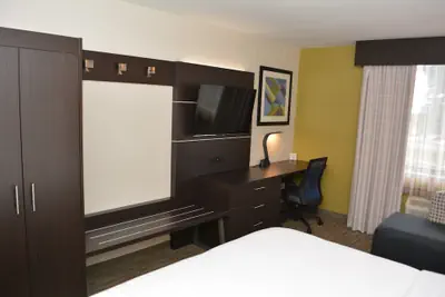 Photo 5 - Holiday Inn Express & Suites Waterville - North by IHG