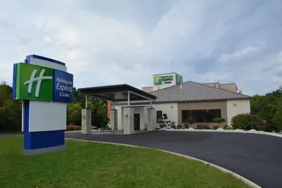 Photo 2 - Holiday Inn Express & Suites Waterville - North by IHG
