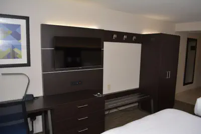 Photo 4 - Holiday Inn Express & Suites Waterville - North by IHG