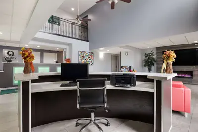 Photo 5 - Quality Suites Tulsa I-44