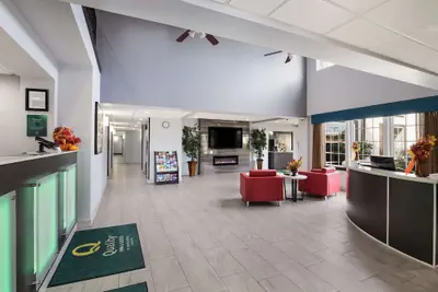 Photo 4 - Quality Suites Tulsa I-44