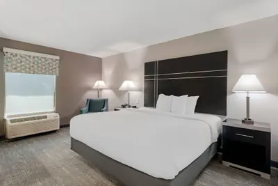Photo 2 - Quality Inn & Suites Union City - Atlanta South