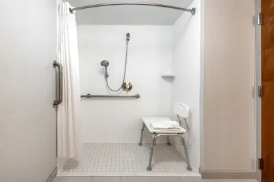Photo 3 - Holiday Inn Express Chapel Hill by IHG