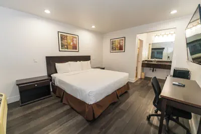 Photo 3 - Monterey Surf Inn