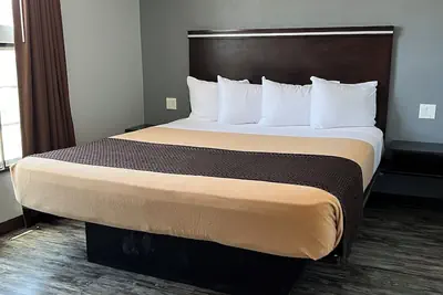 Photo 4 - Laguna Inn & Suites