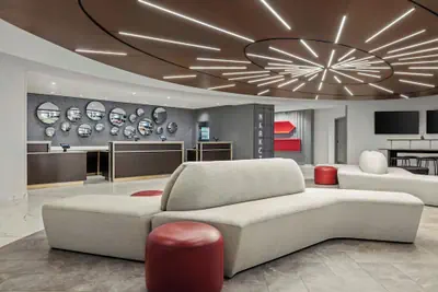 Photo 2 - Renaissance Newark Airport Hotel