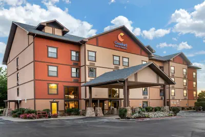 Photo 2 - Comfort Inn & Suites Branson Meadows
