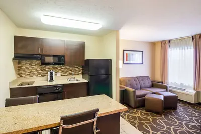 Photo 2 - MainStay Suites Fargo - I-94 Medical Center