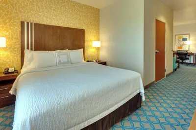 Photo 5 - Fairfield Inn & Suites by Marriott San Francisco Airport