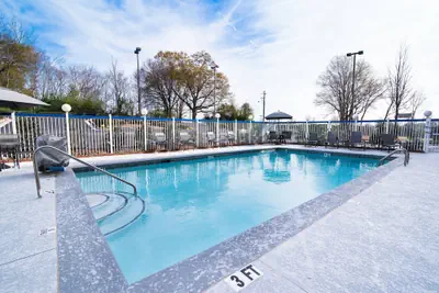 Photo 2 - Fairfield Inn and Suites by Marriott Atlanta Airport North