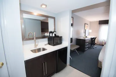 Photo 5 - Fairfield Inn and Suites by Marriott Atlanta Airport North