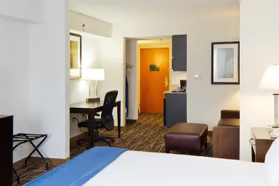 Photo 4 - Holiday Inn Express & Suites Greenville - Downtown by IHG