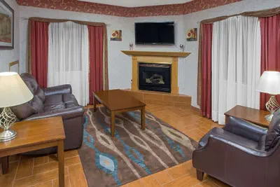 Photo 3 - Super 8 by Wyndham Three Rivers
