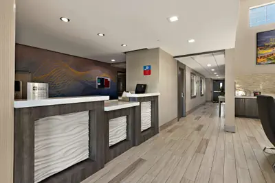 Photo 4 - SureStay Plus Hotel by Best Western Tulsa East