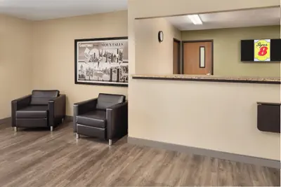 Photo 3 - Super 8 by Wyndham Sioux Falls