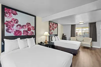 Photo 2 - Rose Garden Inn - San Jose Airport