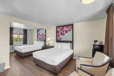 Photo 3 - Rose Garden Inn - San Jose Airport