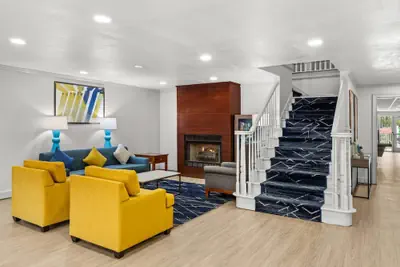 Photo 3 - Comfort Inn & Suites Rome South