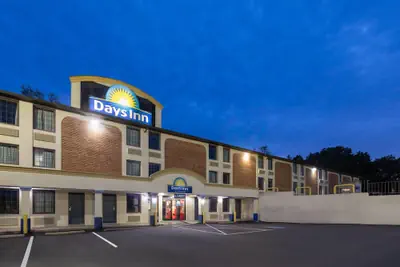 Photo 2 - Days Inn by Wyndham Dumfries Quantico