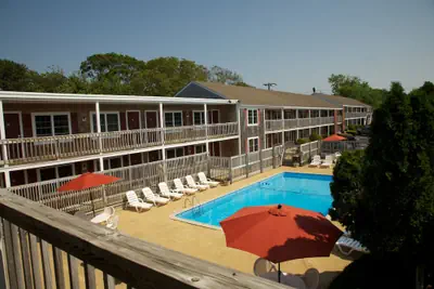 Photo 2 - Holiday Hill Inn & Suites