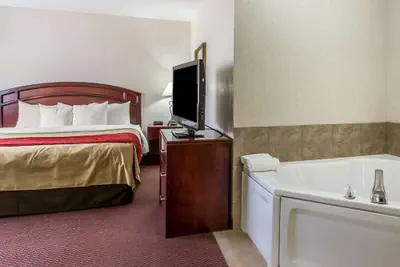Photo 5 - Quality Inn & Suites Fort Madison near Hwy 61