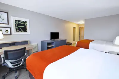 Photo 5 - Country Inn & Suites by Radisson, Big Rapids, MI