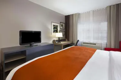 Photo 4 - Country Inn & Suites by Radisson, Big Rapids, MI