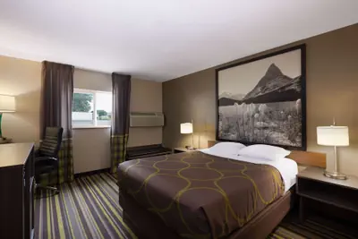 Photo 2 - Super 8 by Wyndham Belgrade/Bozeman Airport