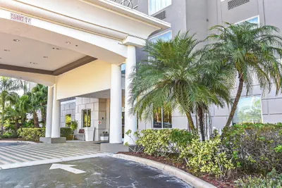 Photo 2 - Holiday Inn Express & Suites Cocoa by IHG