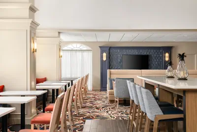 Photo 4 - Hampton Inn & Suites Newport/Middletown