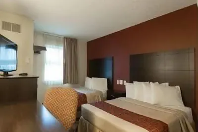 Photo 5 - Travelodge by Wyndham Romulus Detroit Airport
