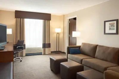 Photo 4 - Comfort Inn & Suites Presidential - Downtown Little Rock