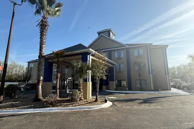 Photo 2 - Clarion Pointe Jesup