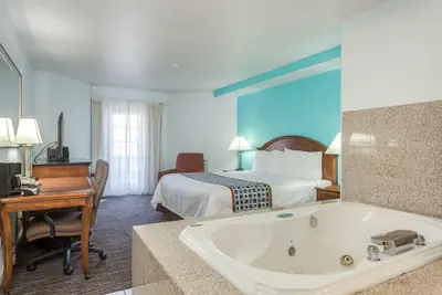 Photo 4 - Pacifica Beach Hotel