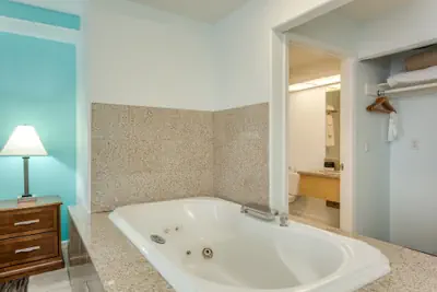 Photo 5 - Pacifica Beach Hotel