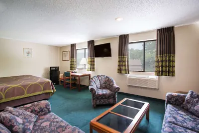 Photo 3 - Super 8 by Wyndham Salem VA