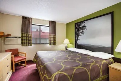 Photo 2 - Super 8 by Wyndham Salem VA