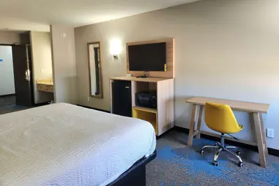 Photo 3 - Days Inn & Suites by Wyndham New Iberia
