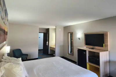 Photo 4 - Days Inn & Suites by Wyndham New Iberia