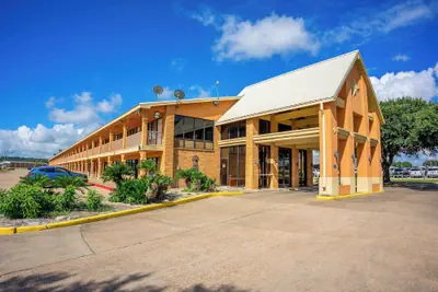 Photo 2 - River Valley Motor Inn